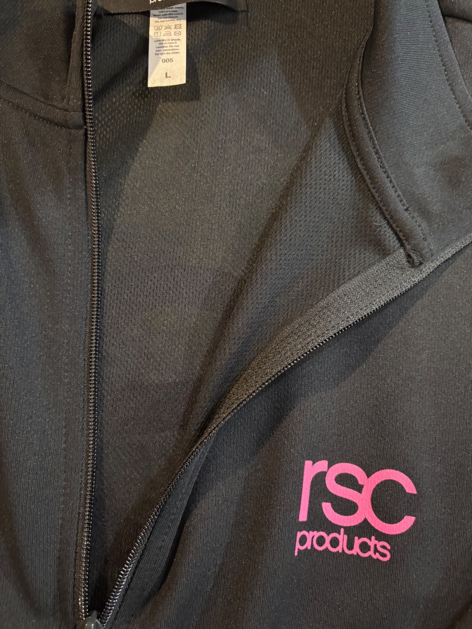 「自分らしく、自由に輝く！ rsc productsのロゴドライジャージ上下セットアップ」 画像0-4｜rsc products公式ウェブサイト