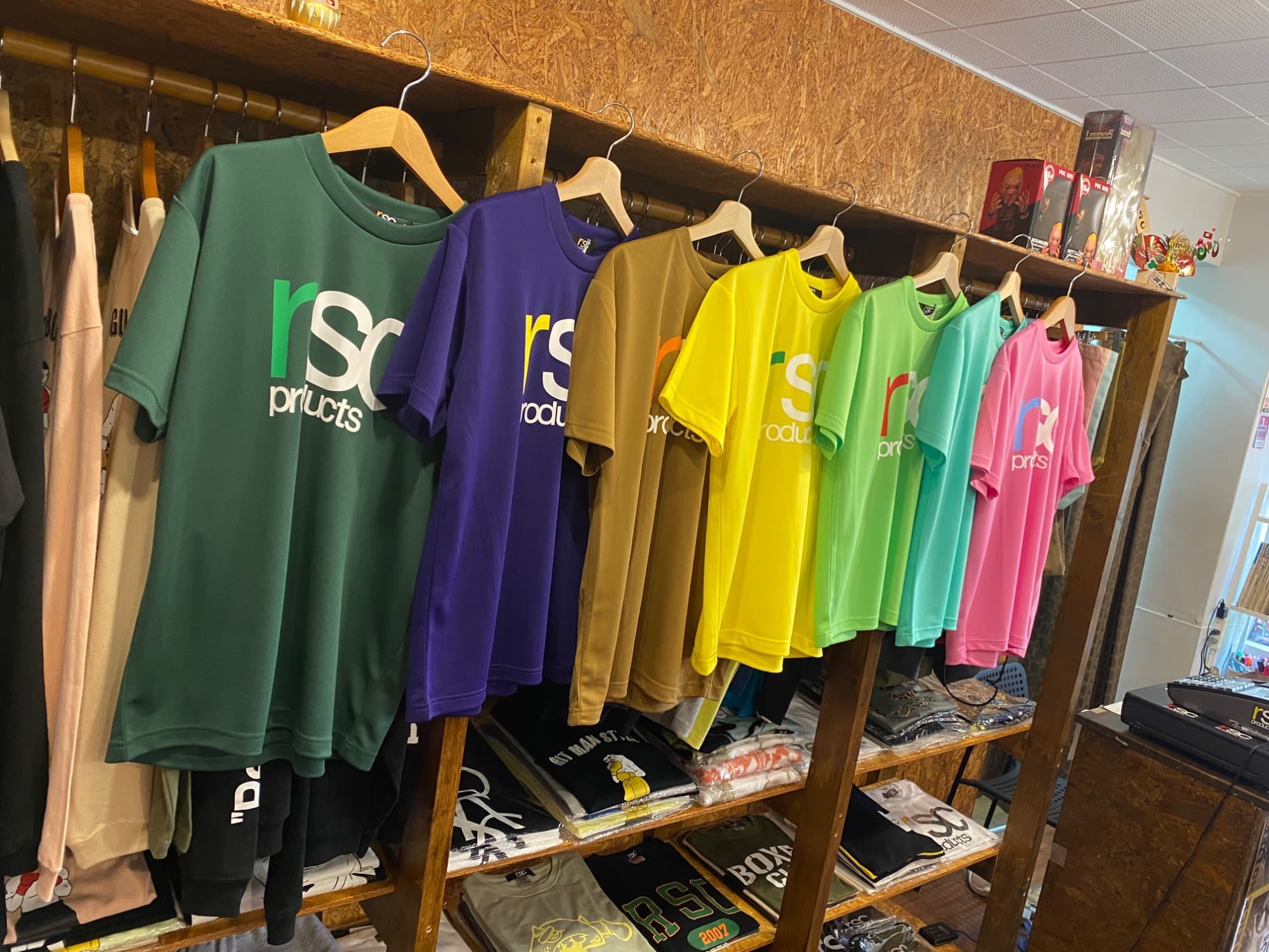 爽やかなカラーで夏を彩る！選べる全8色のツートンロゴドライTシャツ｜rsc products公式ウェブサイト