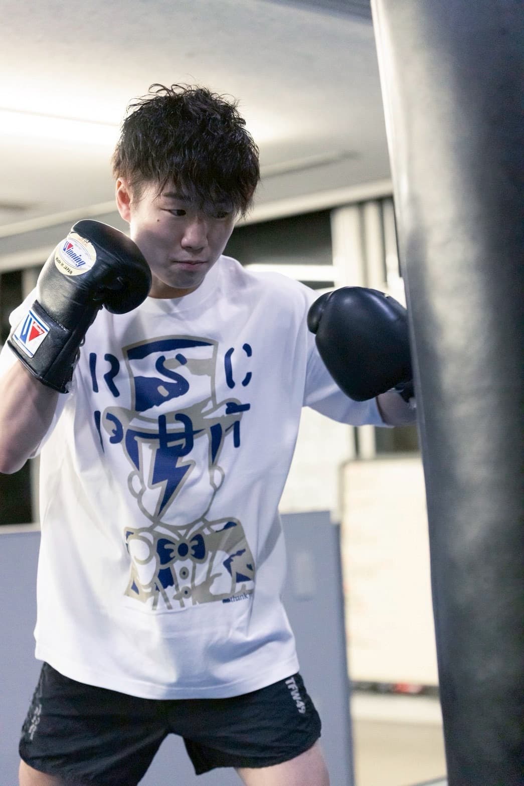 先行予約商品“IWU”ビッグシルエットコットンTシャツ 画像0-4｜rsc products公式ウェブサイト