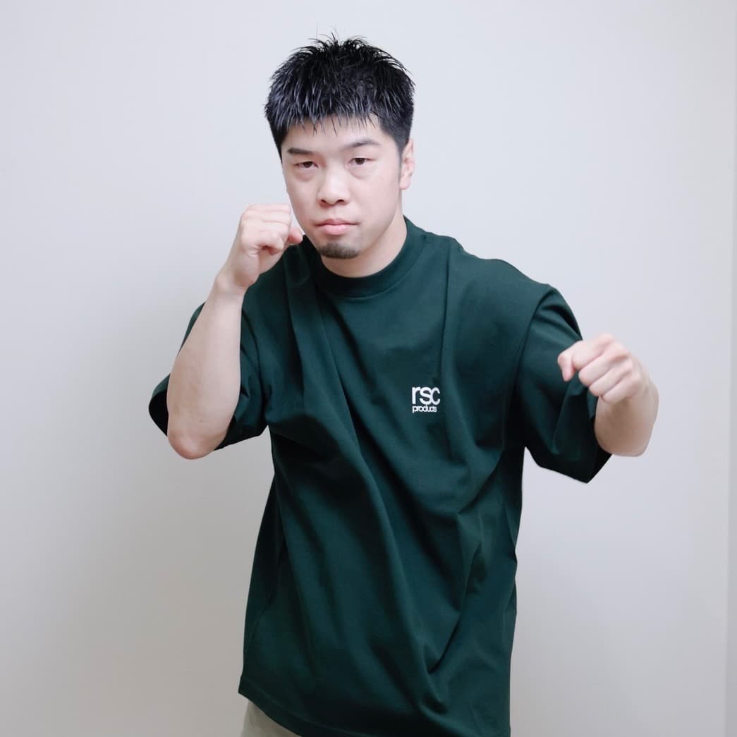 普段のコーデにちょうどいい、rscのワンポイントロゴTシャツ 画像0-4｜rsc products公式ウェブサイト