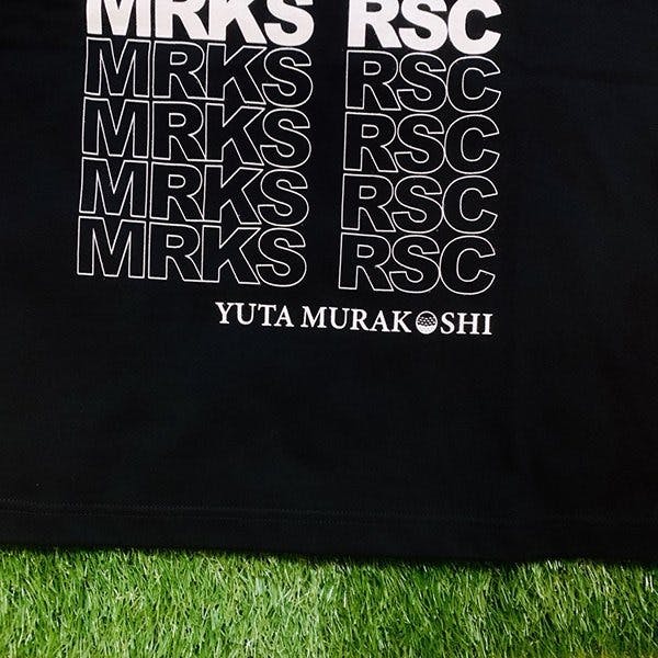 村越優汰 コラボ "MRKS RSC"Tシャツ 画像1-2｜rsc products公式ウェブサイト